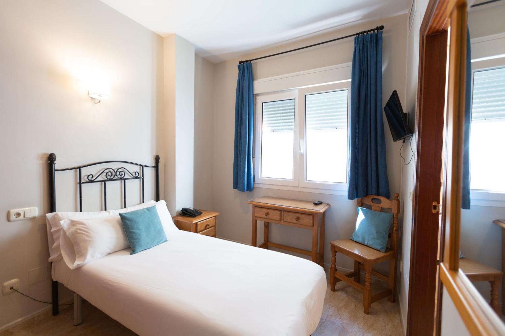 Hotel Mediterraneo By Croma エステポナ エクステリア 写真