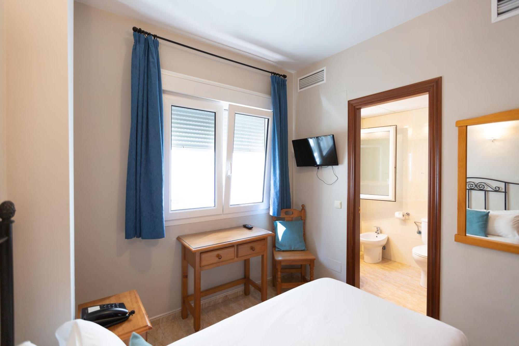 Hotel Mediterraneo By Croma エステポナ エクステリア 写真