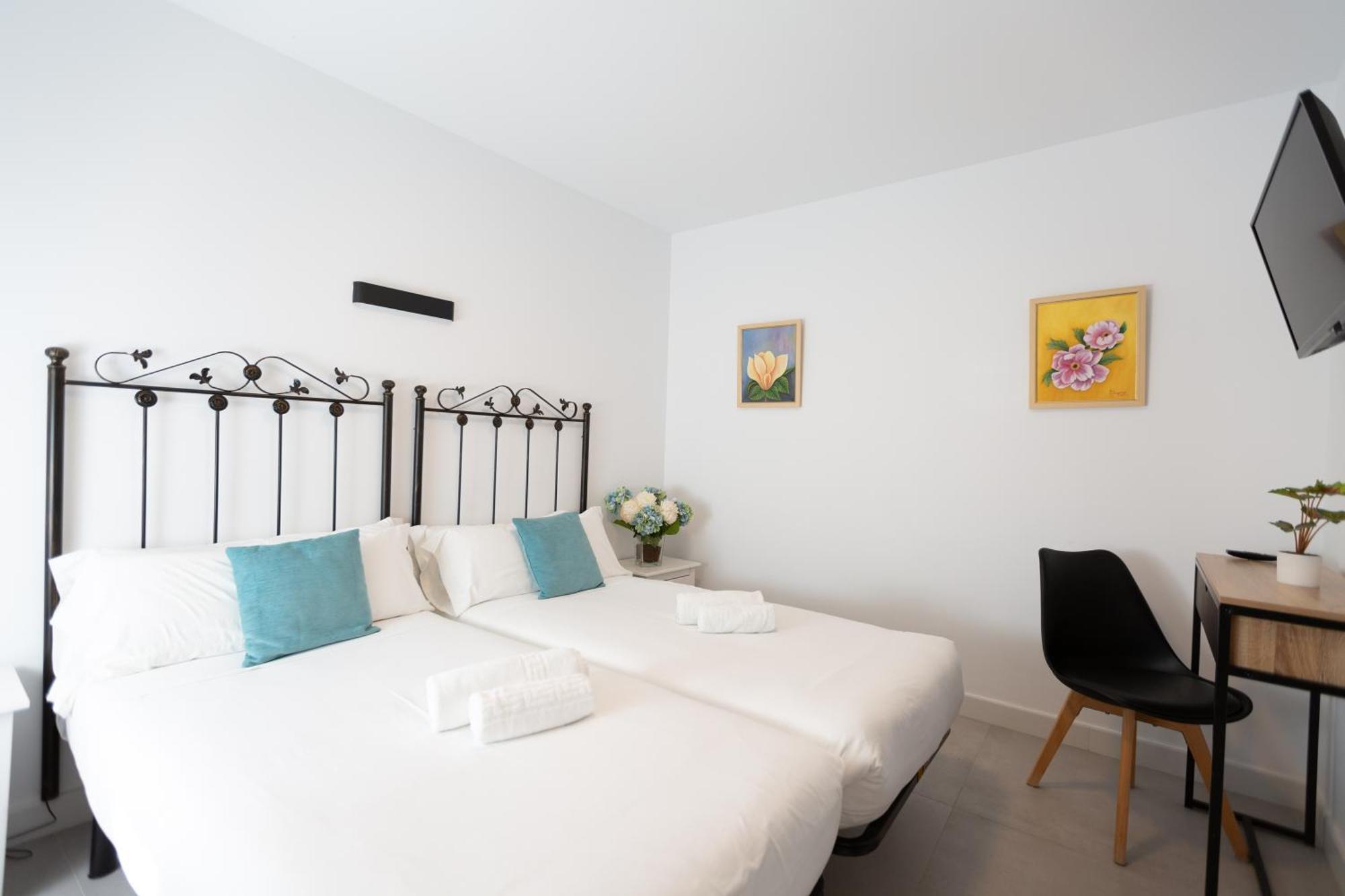 Hotel Mediterraneo By Croma エステポナ エクステリア 写真