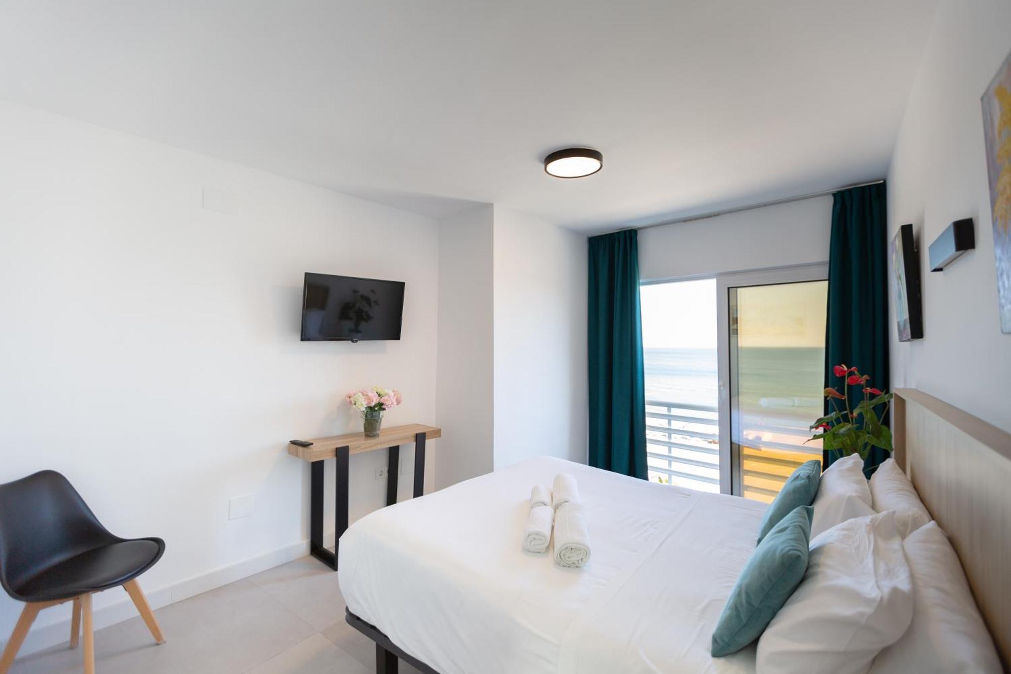 Hotel Mediterraneo By Croma エステポナ エクステリア 写真
