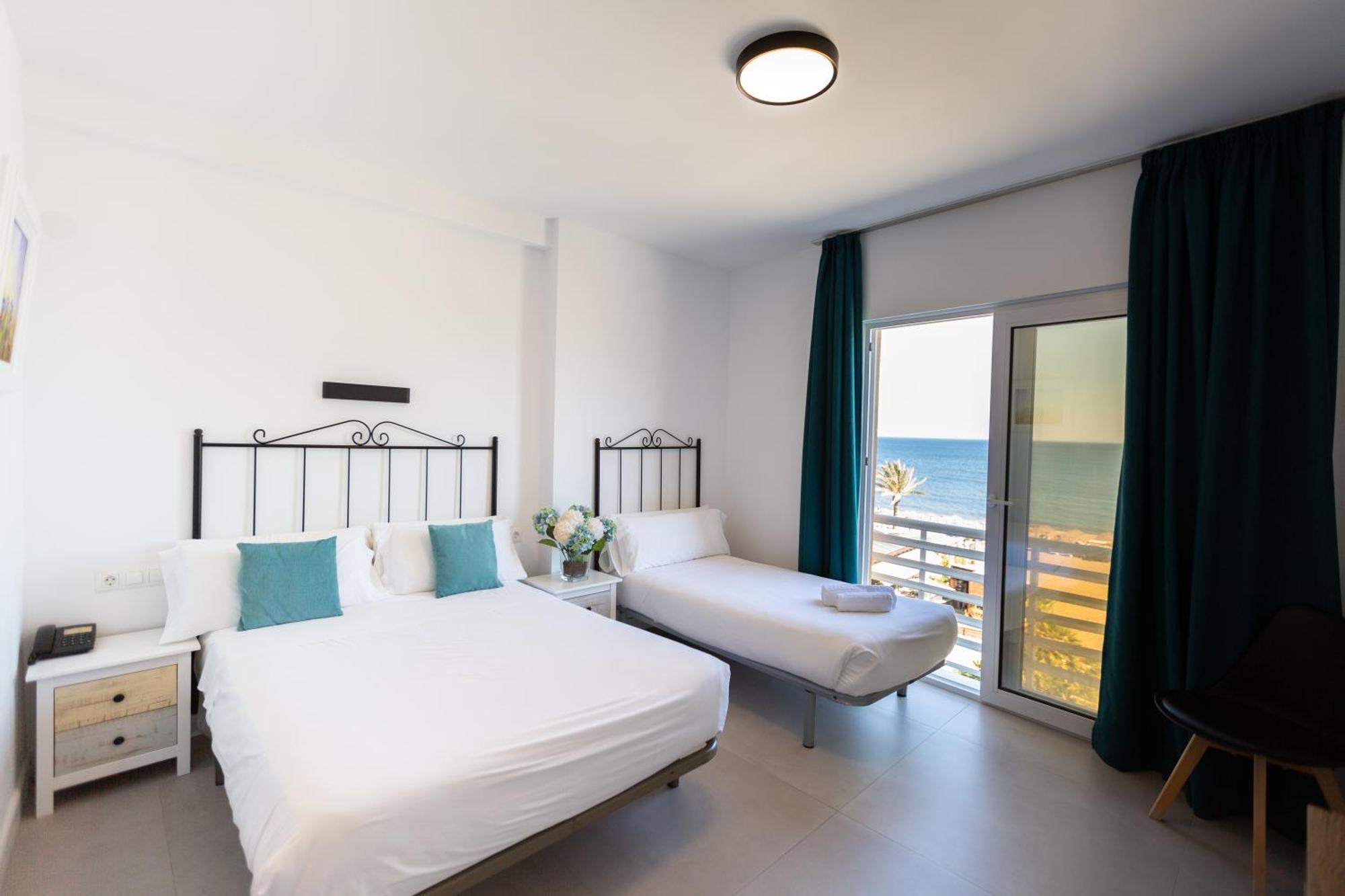 Hotel Mediterraneo By Croma エステポナ エクステリア 写真