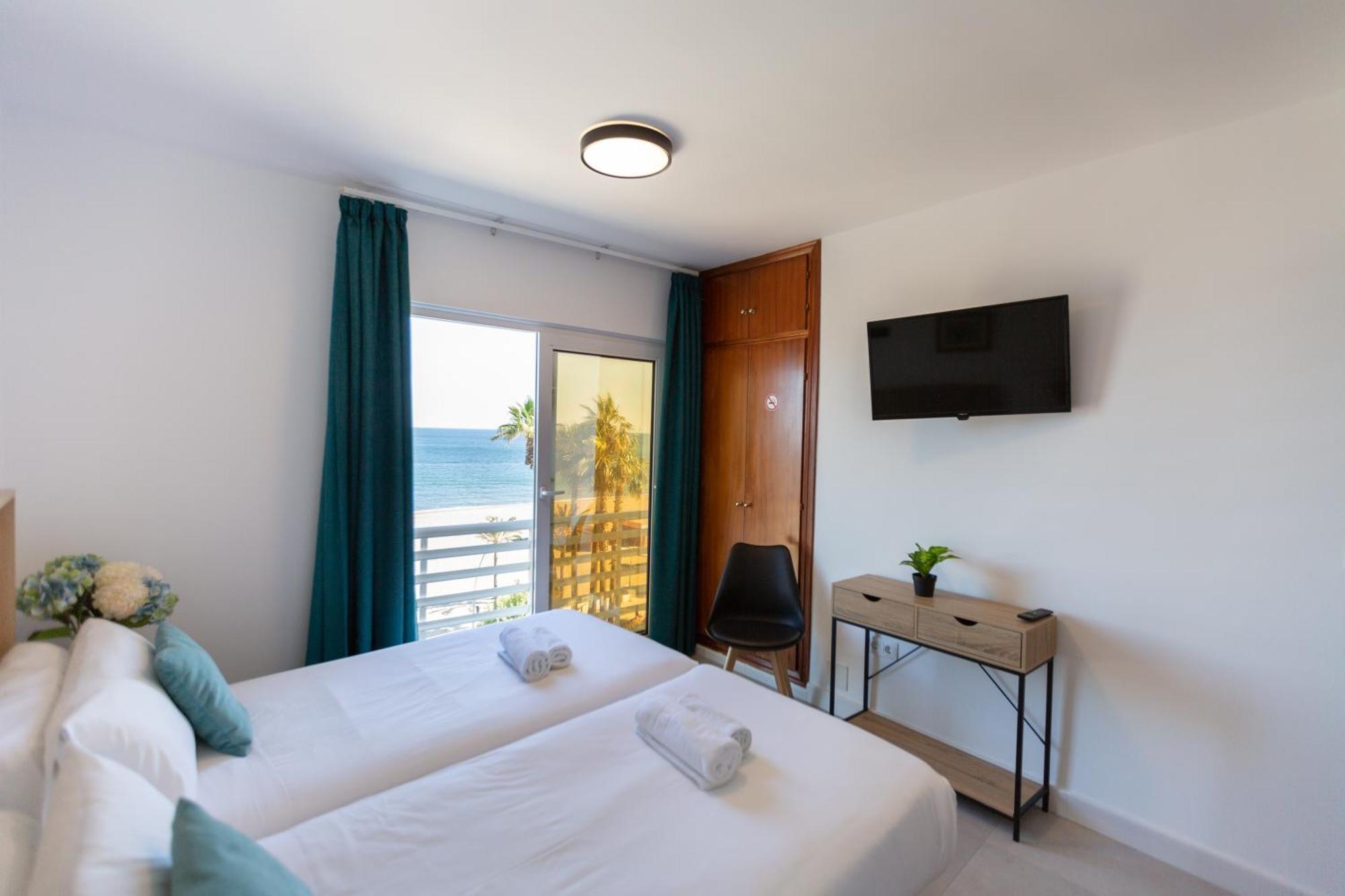 Hotel Mediterraneo By Croma エステポナ エクステリア 写真
