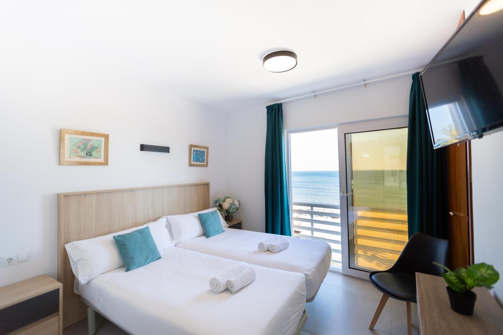 Hotel Mediterraneo By Croma エステポナ エクステリア 写真